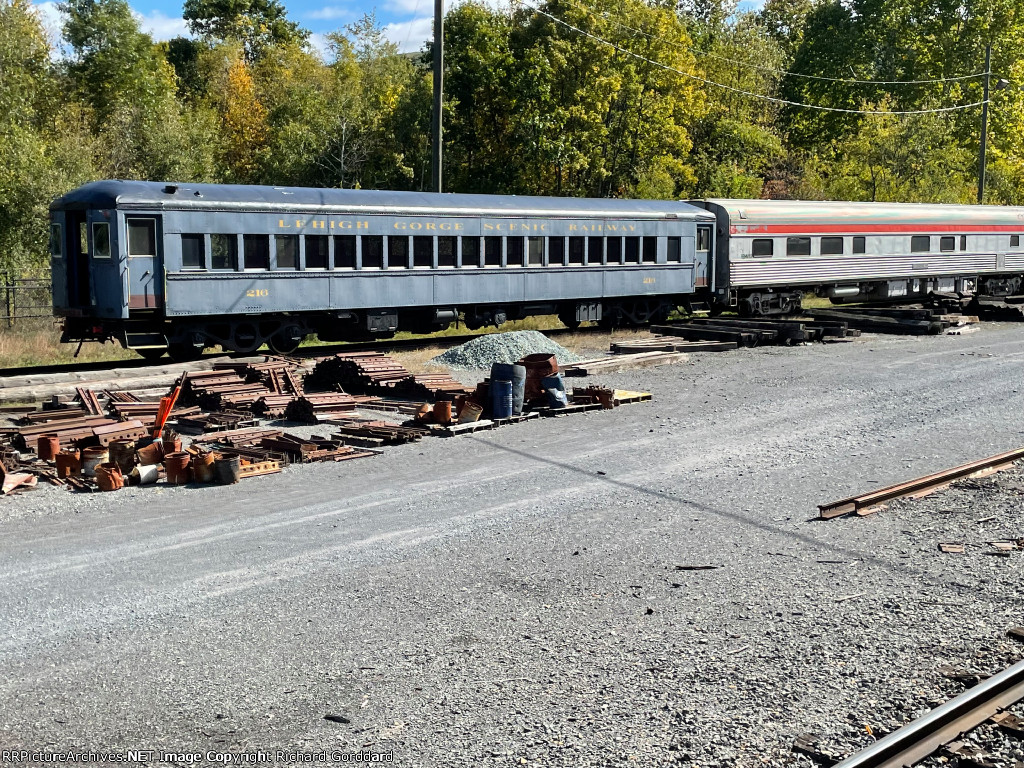 RBMN 210 and another passenger coach 